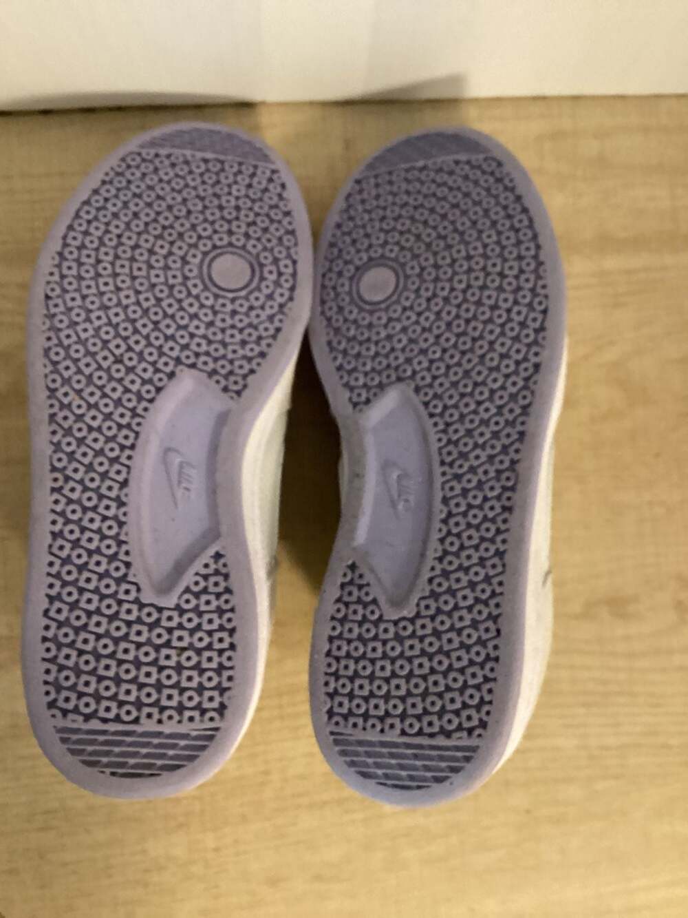 Nike SB Alleyoop Size 5.5 White Purple Skate Shoes - Picture 4 of 6